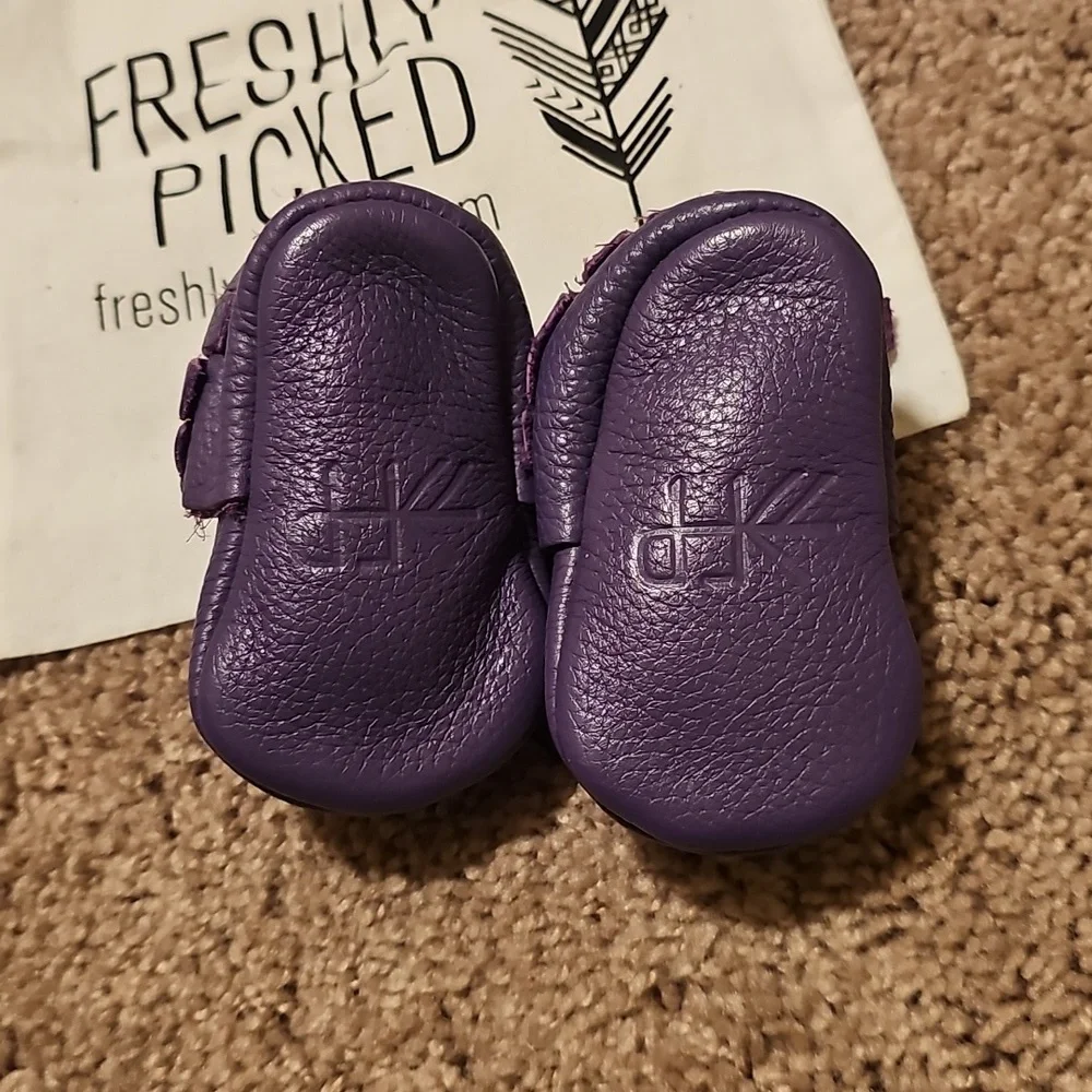 Freshly Picked Soft Leather Baby Moccasin Shoes Purple Size 2 6-12 M *K8*